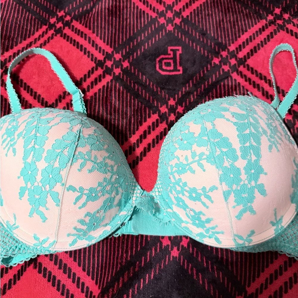 Victoria's Secret Turquoise Lace Bra